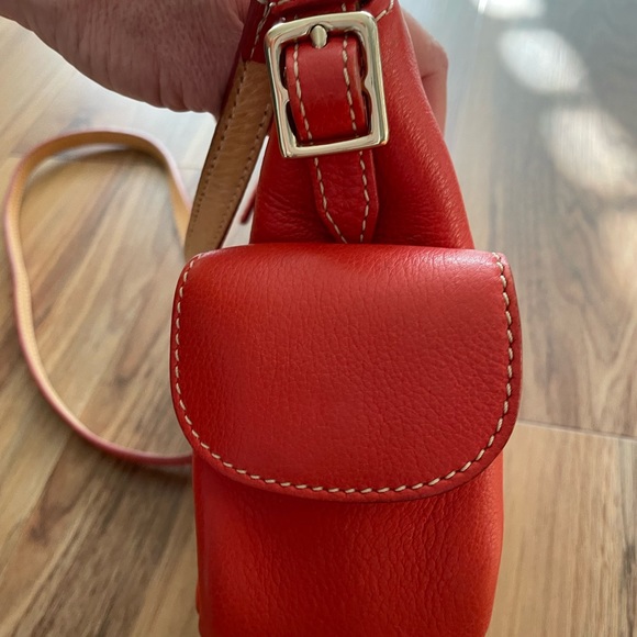 DOONEY & BOURKE Red crossbody! Beautiful pebble leather! 😁 - Picture 8 of 11